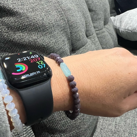 Plum and turquoise stretchy bracelet one-of-a-kind - Picture 3 of 4